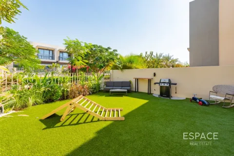 Villa in Dubai Hills Estate, Dubai 3 bedrooms, 207 sq.m. № 122346 - photo 18