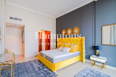 Apartment in Downtown Dubai (Downtown Burj Dubai), Dubai 3 bedrooms, 165.38963672 sq.m. № 112603 - photo 2