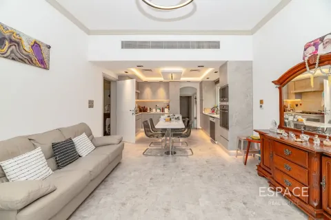 Villa in Meadows, Dubai 4 bedrooms, 563 sq.m. № 62299 - photo 3