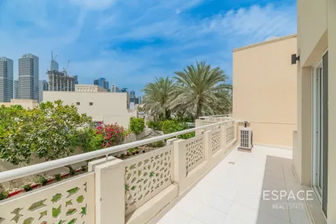 Villa in Meadows, Dubai 4 bedrooms, 563 sq.m. № 62299 - photo 18