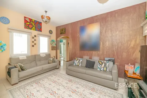 Villa in Meadows, Dubai 4 bedrooms, 563 sq.m. № 62299 - photo 19