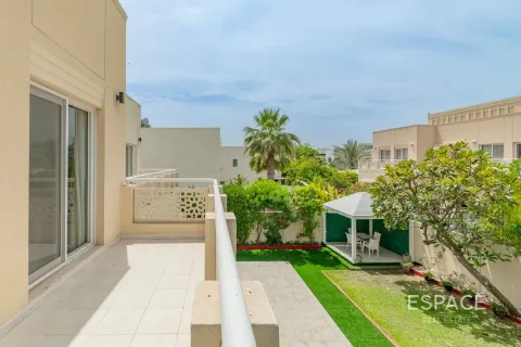 Villa in Meadows, Dubai 4 bedrooms, 563 sq.m. № 62299 - photo 16