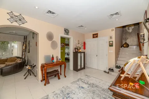 Villa in Meadows, Dubai 4 bedrooms, 563 sq.m. № 62299 - photo 8