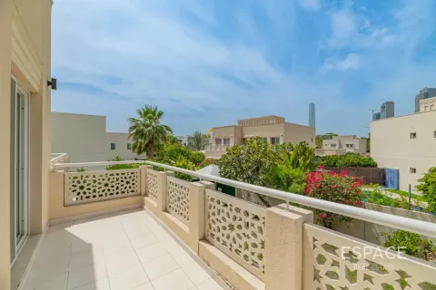Villa in Meadows, Dubai 4 bedrooms, 563 sq.m. № 62299 - photo 17