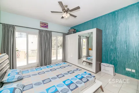 Villa in Meadows, Dubai 4 bedrooms, 563 sq.m. № 62299 - photo 11