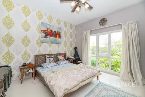 Villa in Meadows, Dubai 4 bedrooms, 563 sq.m. № 62299 - photo 6