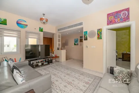 Villa in Meadows, Dubai 4 bedrooms, 563 sq.m. № 62299 - photo 9