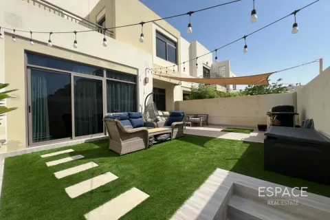 Townhouse in Dubai 4 bedrooms, 217 sq.m. № 122427