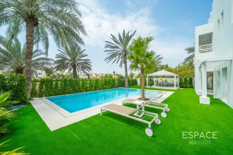 Villa in Meadows, Dubai 4 bedrooms, 441 sq.m. № 122425