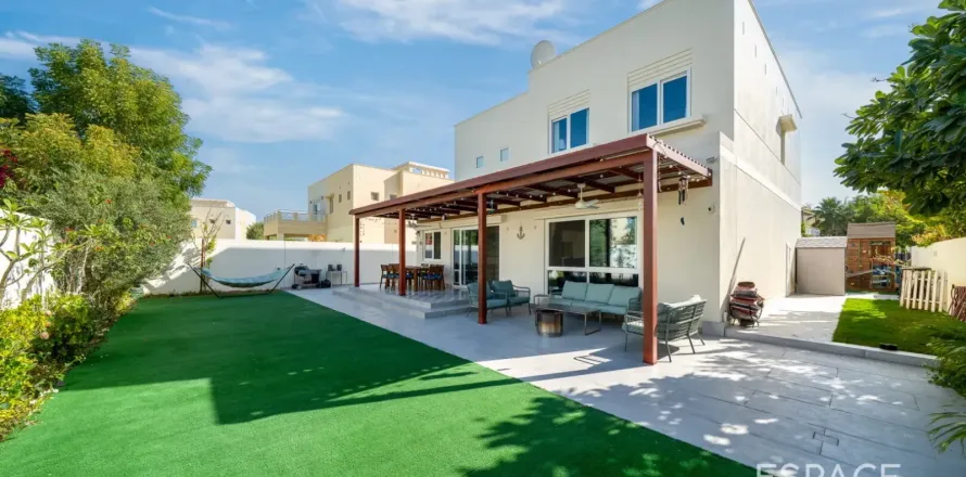 Вилла в Meadows, Дубай, 4 спальни, 321м², № 122504