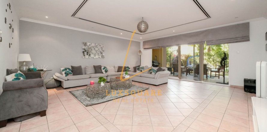Townhouse in Green Community, Dubai 4 bedrooms, 375 sq.m. № 99598