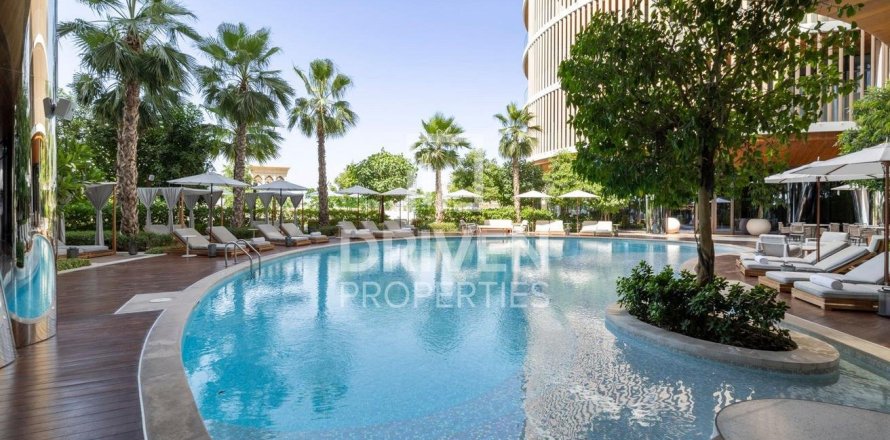 Apartment in Jumeirah, Dubai 3 bedrooms, 278.34 sq.m. № 140191