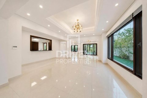 Villa in Mirdif, Dubai 4 bedrooms, 418.99 sq.m. № 136599