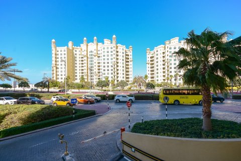 Apartment in Palm Jumeirah, Dubai 3 bedrooms, 206 sq.m. № 123855 - photo 19