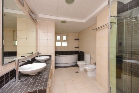 Apartment in Palm Jumeirah, Dubai 3 bedrooms, 206 sq.m. № 123855 - photo 16