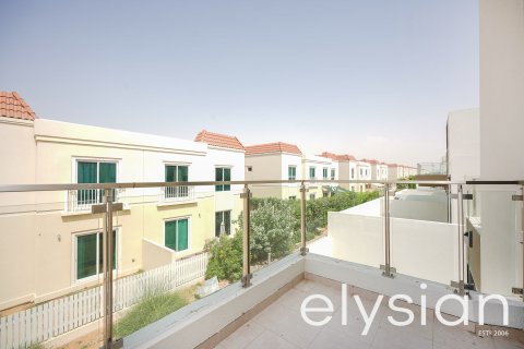 Купить виллу в District 11, Мохаммед Бин Рашид Сити, Дубай: 4 спальни, 288м², № 37889 - фото 2