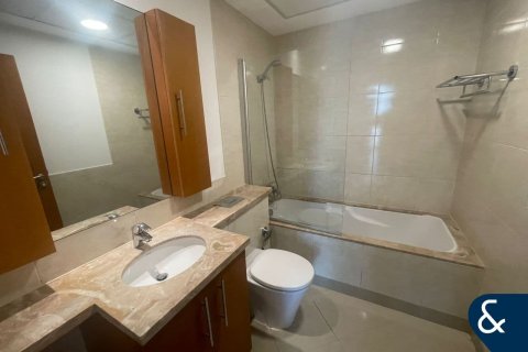 Apartment in The Views, Dubai 2 bedrooms, 124 sq.m. № 99117 - photo 18