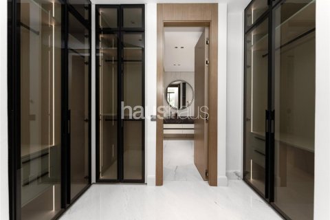 Villa in Al Furjan, Dubai 5 bedrooms, 604 sq.m. № 43360 - photo 13
