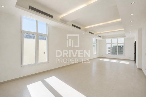 Villa in Mirdif Villas, Mirdif, Dubai 4 bedrooms, 1532.99 sq.m. № 140465
