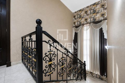 Снять в аренду виллу в Умм-Сукейме, Дубай: 4 спальни, 594.58м², № 129659 - фото 11