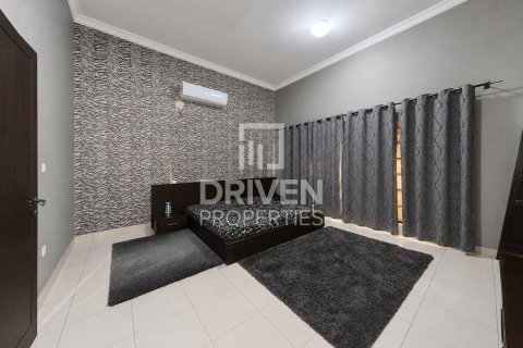 Снять в аренду виллу в Умм-Сукейме, Дубай: 4 спальни, 594.58м², № 129659 - фото 10