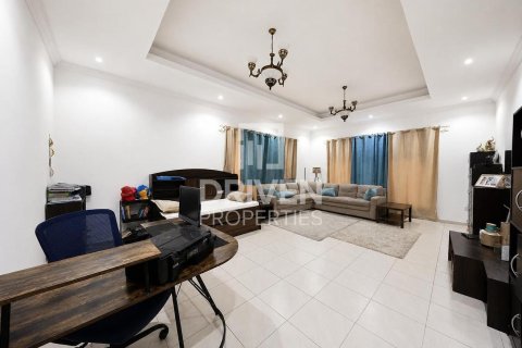Снять в аренду виллу в Умм-Сукейме, Дубай: 4 спальни, 594.58м², № 129659 - фото 15