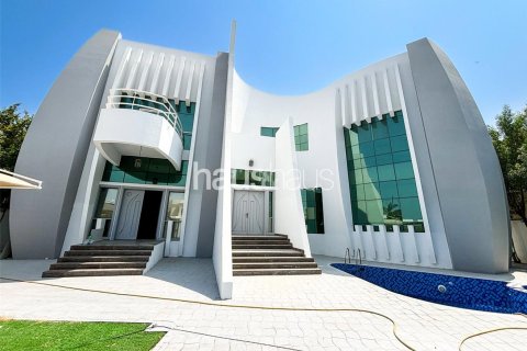 Villa in Umm Suqeim, Dubai 5 bedrooms, 958 sq.m. № 44617