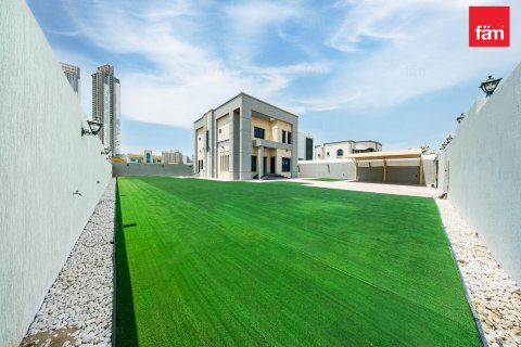 Villa in Al Barsha, Dubai 5 bedrooms, 929 sq.m. № 139083