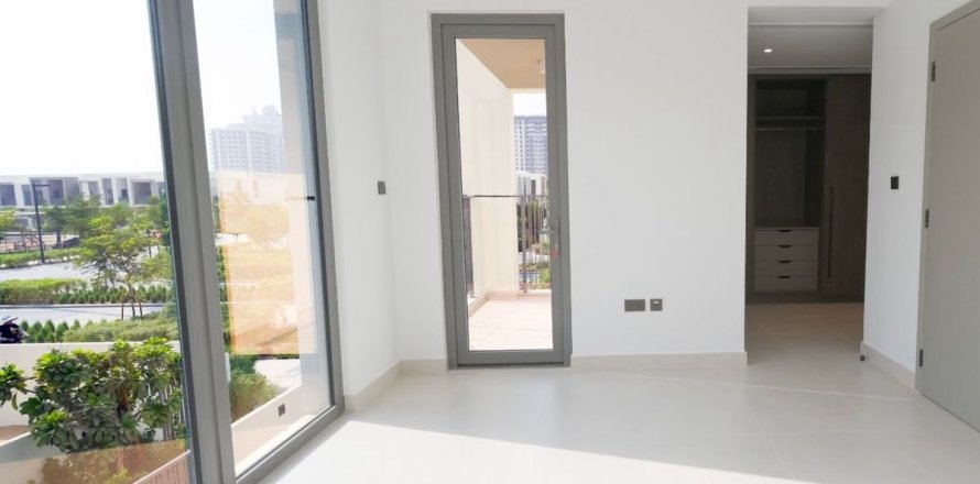 Villa in Tilal Al Ghaf, Dubai 4 bedrooms, 243.6 sq.m. № 118855