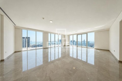 Снять в аренду пентхаус в EMAAR Beachfront, Dubai Harbour, Дубай: 4 спальни, 443.24м², № 138705 - фото 2