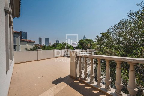 Снять в аренду виллу в Jumeirah Village Triangle, Дубай: 2 спальни, 640.57м², № 138706 - фото 16