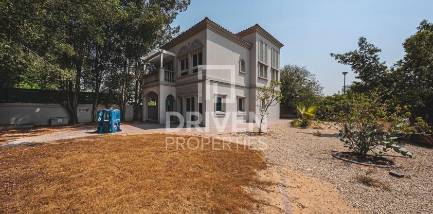 Вилла в Jumeirah Village Triangle, Дубай, 2 спальни, 640.57м², № 138706