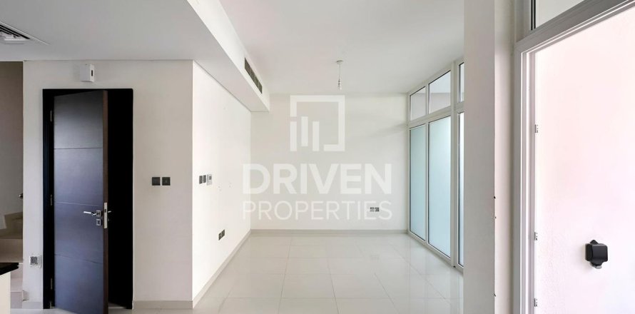 Таунхаус в Дубае, 3 спальни, 167.5м², № 138592
