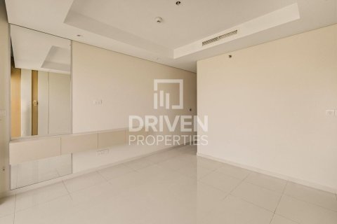 Снять в аренду квартиру в Paramount Tower Hotel & Residences, Бизнес-Бэй, Дубай: 2 спальни, 119.84м², № 129274 - фото 5