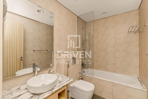 Снять в аренду квартиру в Paramount Tower Hotel & Residences, Бизнес-Бэй, Дубай: 2 спальни, 119.84м², № 129274 - фото 14