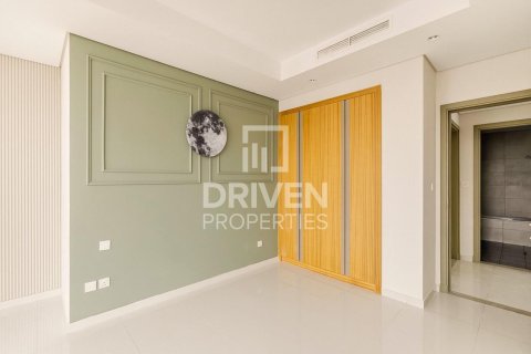 Снять в аренду квартиру в Paramount Tower Hotel & Residences, Бизнес-Бэй, Дубай: 2 спальни, 119.84м², № 129274 - фото 3