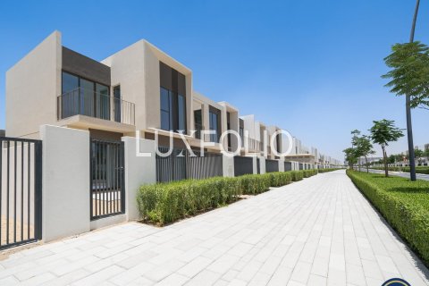 Townhouse in The Valley, Dubai 4 bedrooms, 206 sq.m. № 45632 - photo 28