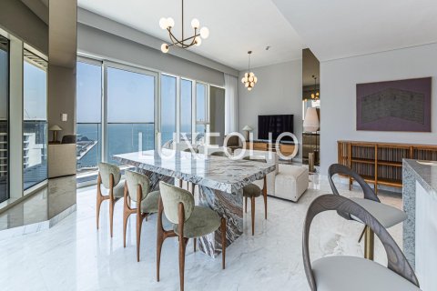 Снять в аренду квартиру в EMAAR Beachfront, Dubai Harbour, Дубай: 2 спальни, 160м², № 46219 - фото 2