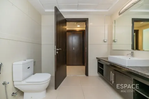 Apartment in Dubai Marina, Dubai 3 bedrooms, 276 sq.m. № 123087 - photo 15