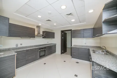 Apartment in Dubai Marina, Dubai 3 bedrooms, 276 sq.m. № 123087 - photo 6