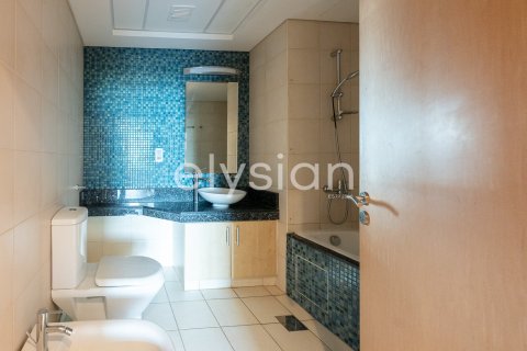 Снять в аренду квартиру в Shoreline Apartments, Пальма Джумейра, Дубай: 2 спальни, 144м², № 37836 - фото 2
