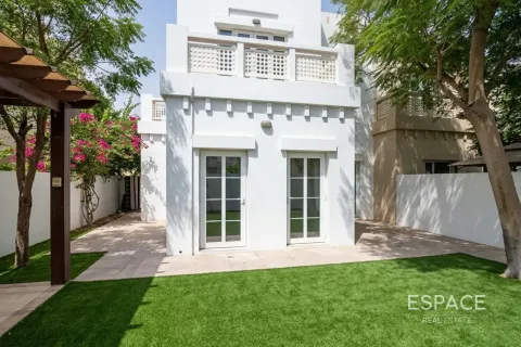 Villa in The Lakes, Dubai 4 bedrooms, 254 sq.m. № 122698