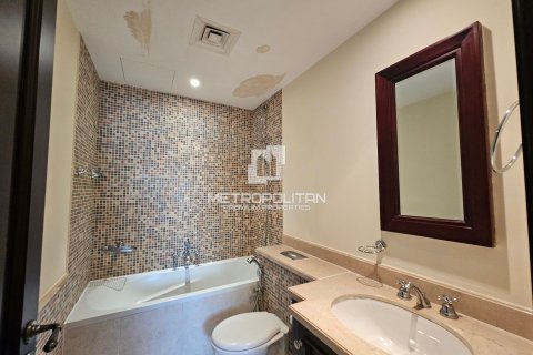 Apartment in Reehan, Old Town, Dubai 3 bedrooms, 174 sq.m. № 73288 - photo 15