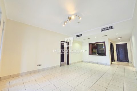 Apartment in Reehan, Old Town, Dubai 3 bedrooms, 174 sq.m. № 73288 - photo 4