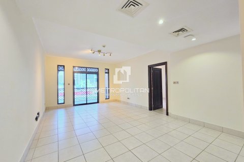 Apartment in Reehan, Old Town, Dubai 3 bedrooms, 174 sq.m. № 73288 - photo 2