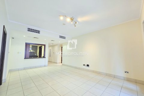 Apartment in Reehan, Old Town, Dubai 3 bedrooms, 174 sq.m. № 73288 - photo 3