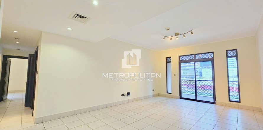 Apartment in Reehan, Old Town, Dubai 3 bedrooms, 174 sq.m. № 73288
