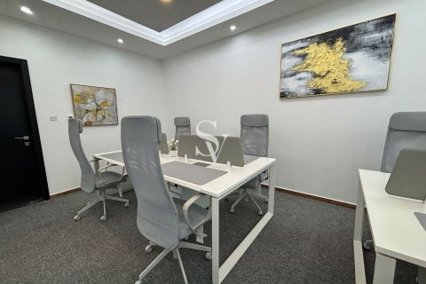 Снять в аренду офис в Tamani Art Tower, Бизнес-Бэй, Дубай: 41м², № 132957 - фото 2