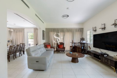 Villa in Jumeirah Village Triangle, Dubai 2 bedrooms, 645 sq.m. № 121933 - photo 7