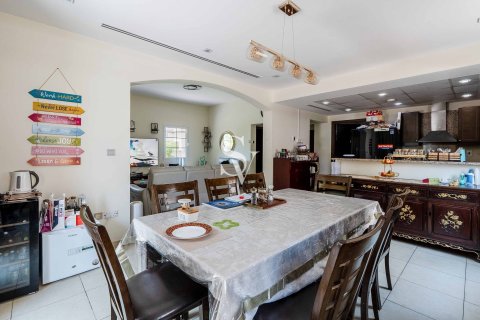 Villa in Jumeirah Village Triangle, Dubai 2 bedrooms, 645 sq.m. № 121933 - photo 9